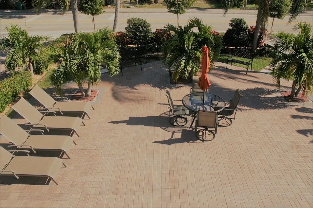 Capri Apartments