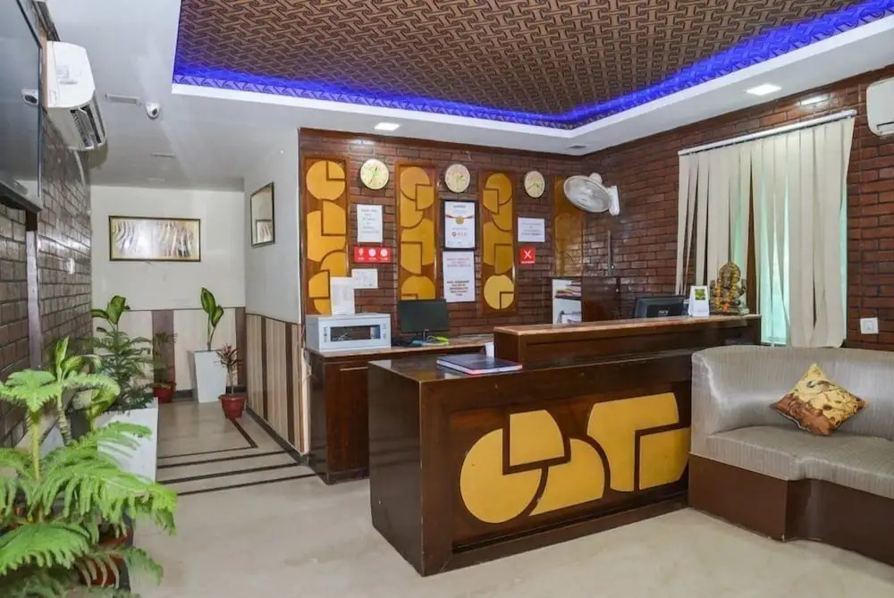 HOTEL SR PALACE, 5 mins from IGI & Domestic Airport Delhi