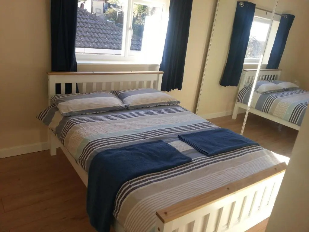 House - Sleeps 5 - Pets Ok - Parking - Garden