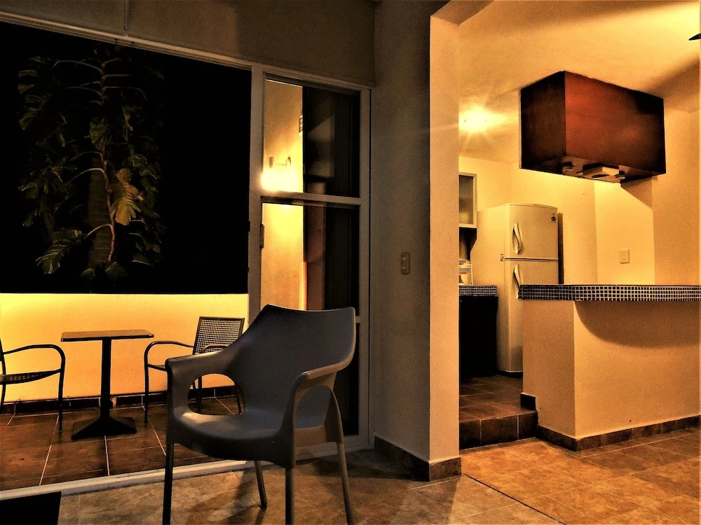 Maya Suites By LHMG