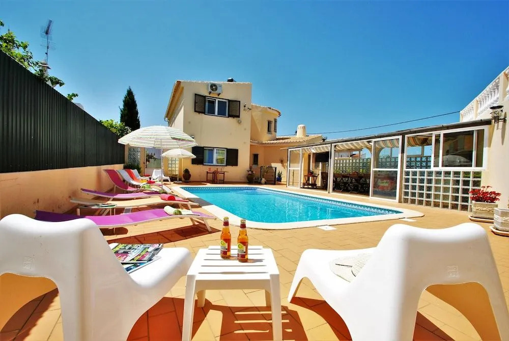 Villa Dominica - com BBQ e piscina aquecível em Carvoeiro