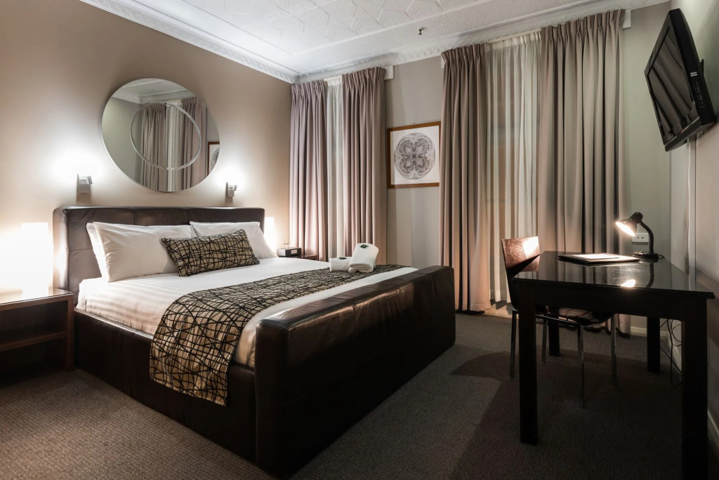 Clarendon Hotel