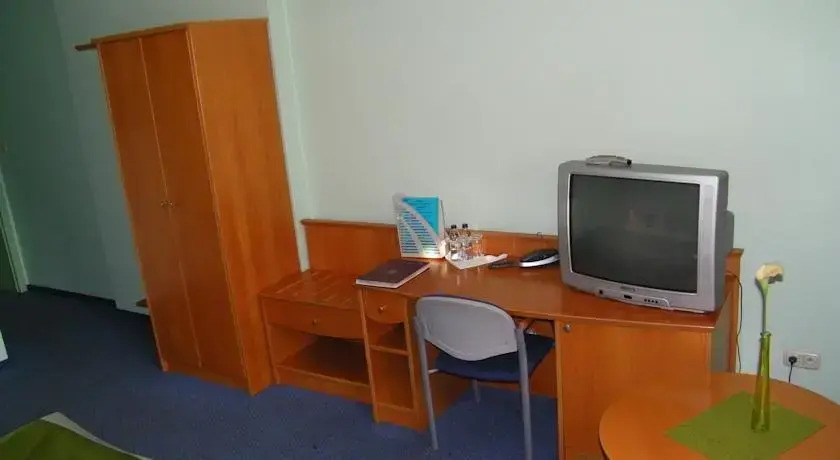 Hotel Restauracja Tawerna Gliwice - duży parking gratis