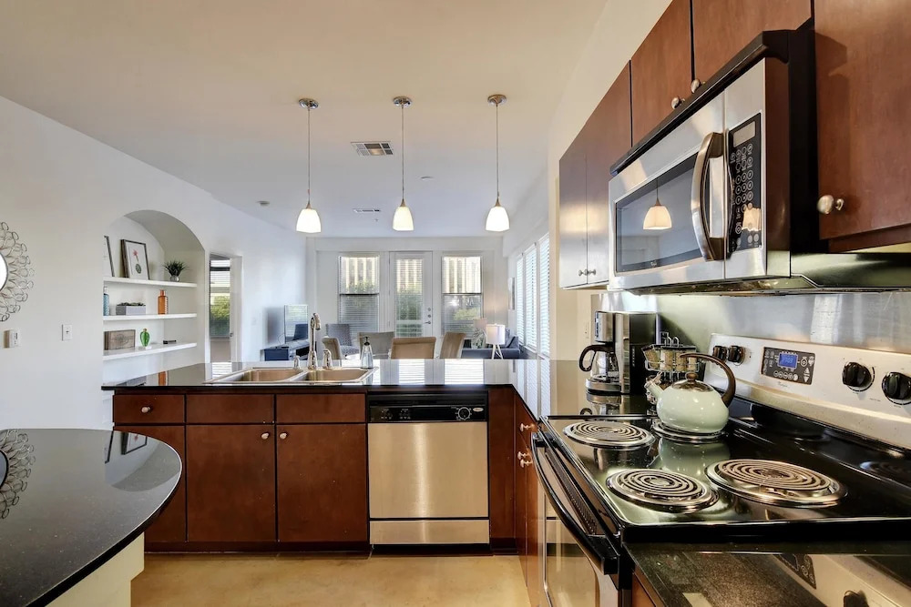 StayLo Luxury 2 Bedroom Apartment