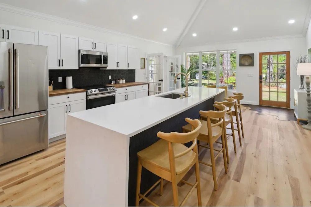 Urban Farmhouse With A Modernism Twist! 4 Bedroom Home by RedAwning