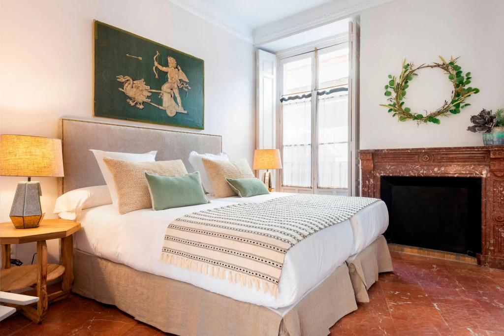 Luxury 3BD duplex with panoramic views to old town. San Isidoro Terrace