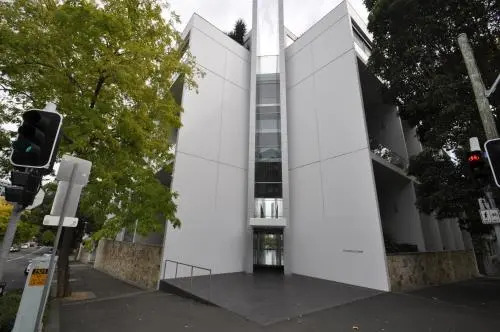 Darlinghurst Self-Contained Modern One-Bedroom Apartment (313 BUR)