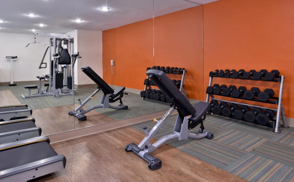 Holiday Inn Express & Suites Farmington Bloomfield by IHG