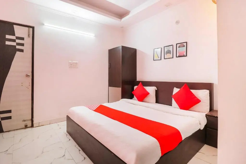 Oyo Flagship 93499 Hotel Belmond