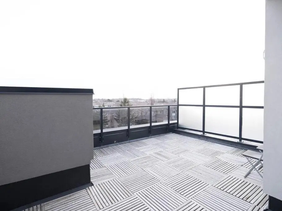 Elegant 2000 Sq ft 3BR urban Town House 2 Parking
