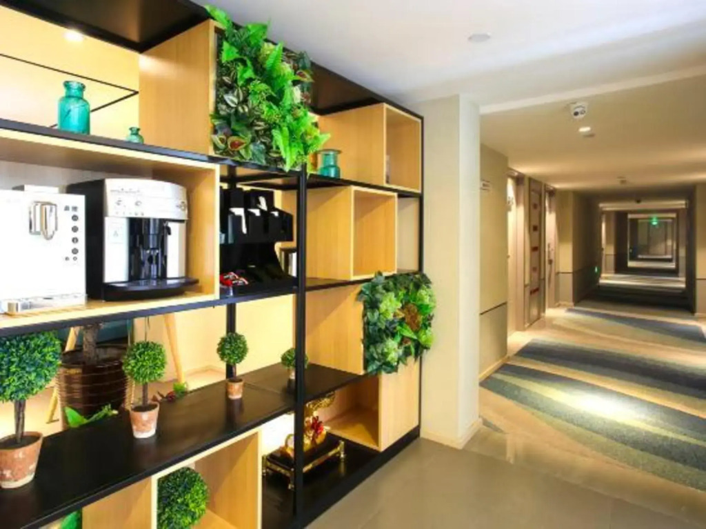Home Inn & Suites (Harbin Ice and Snow World Sunac Mall Park Store)