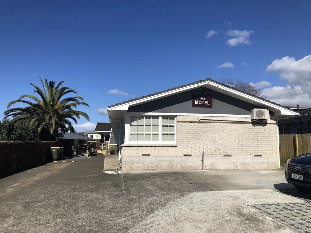 Ali Motel