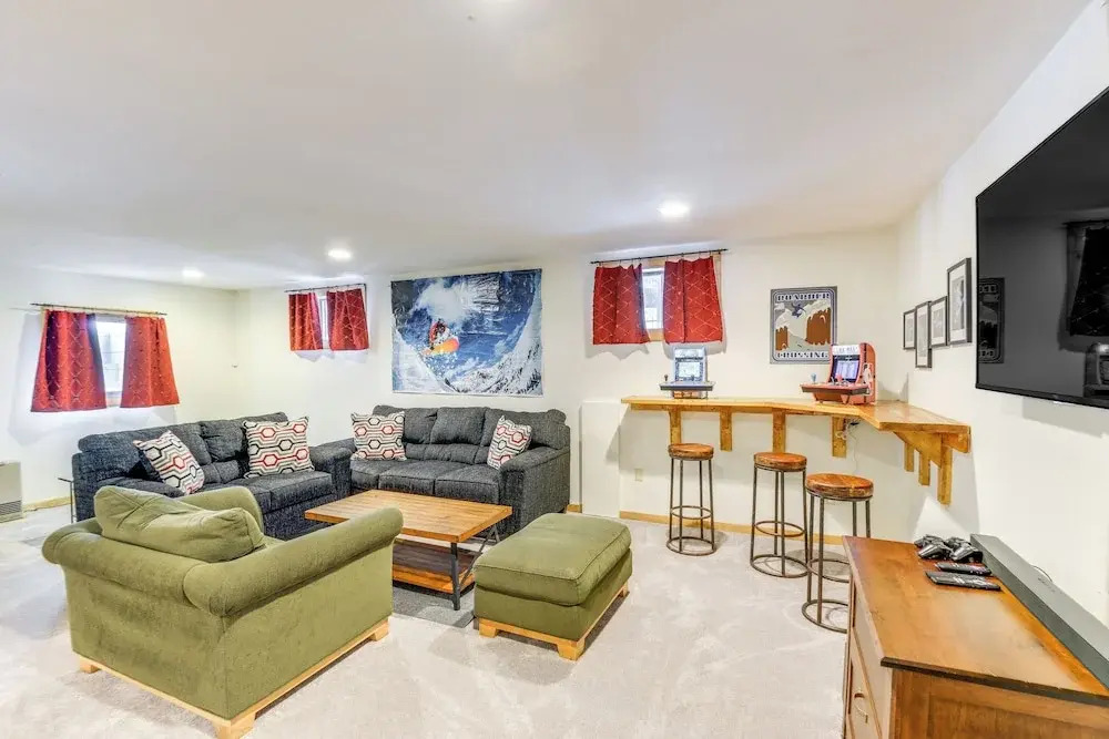 West Dover Townhome Near Mount Snow Shuttle Stop!