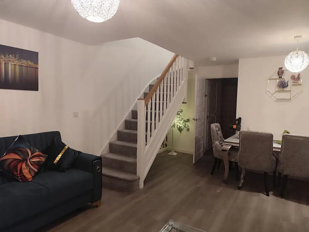 Spacious Home for Groups Sleeps 8