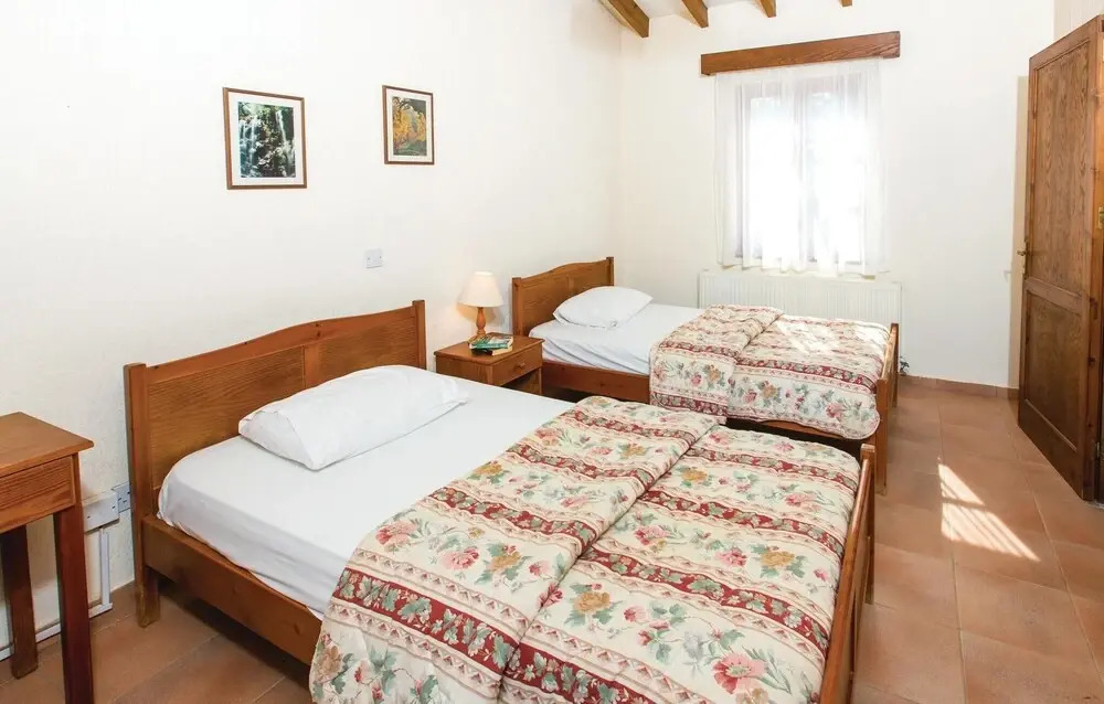 Awesome Home In Neo Chorio