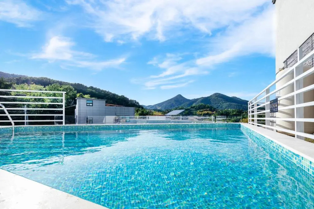 The SJ Poolvilla