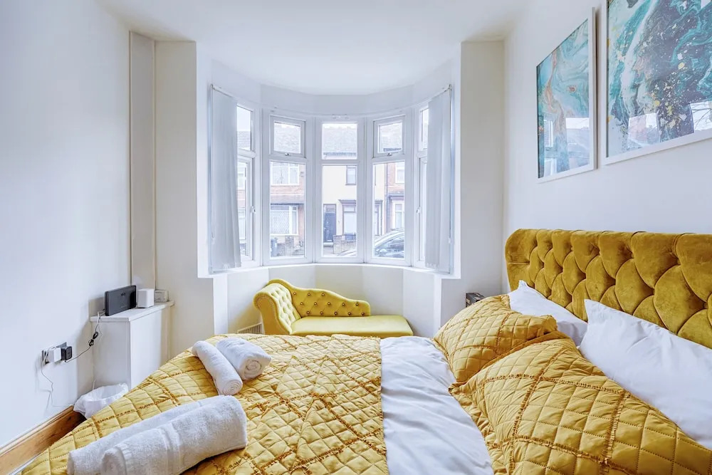 Charming 5-bed House in Birmingham