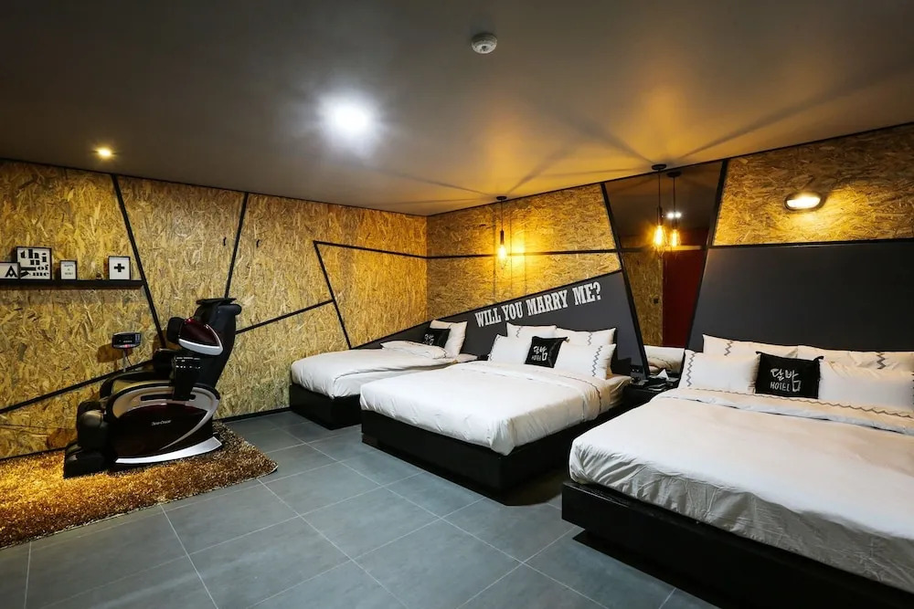 Seocheon Moonlight Night Hotel