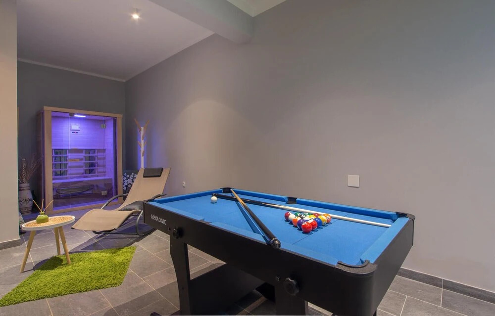 Beautiful Home in Okrug Donji With Sauna, Wifi and 5 Bedrooms