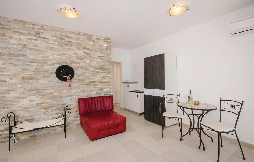 Awesome Home In Sevid