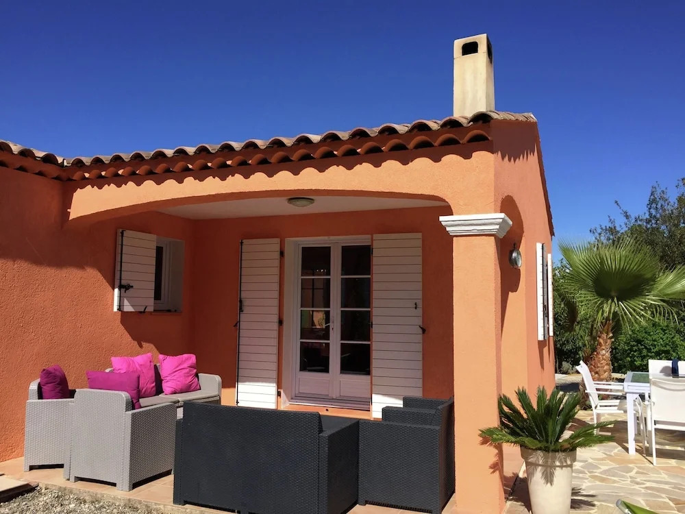 Country-style Villa With Private Pool, Walking Distance From Flayosc