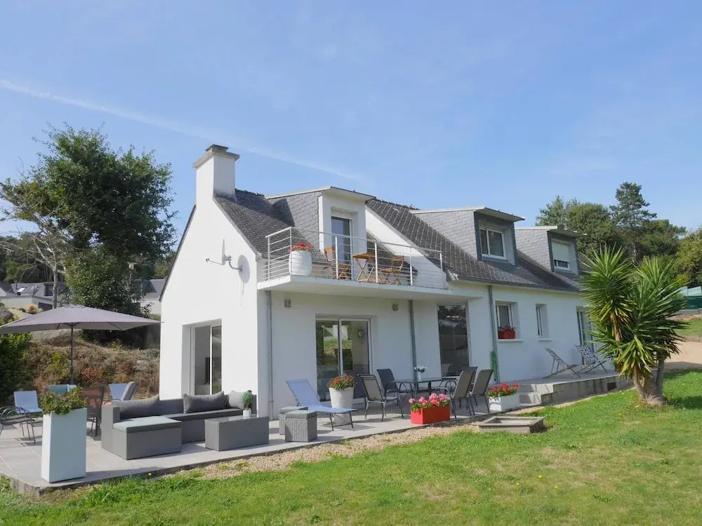 Holiday Home With Partial sea View, Douarnenez