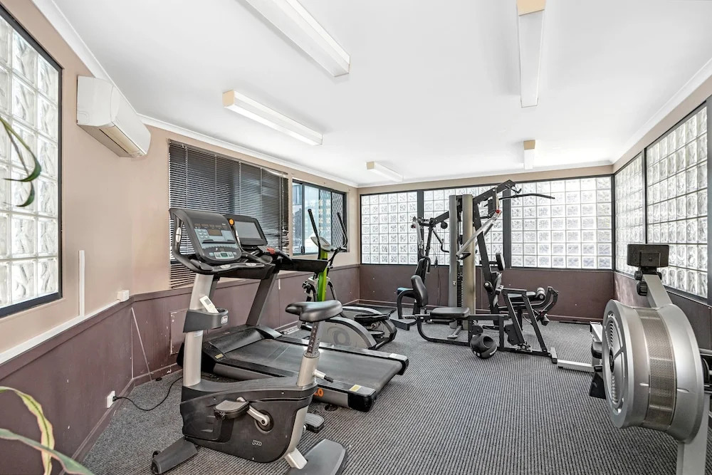 Modern 2BR Pool Gym Parking