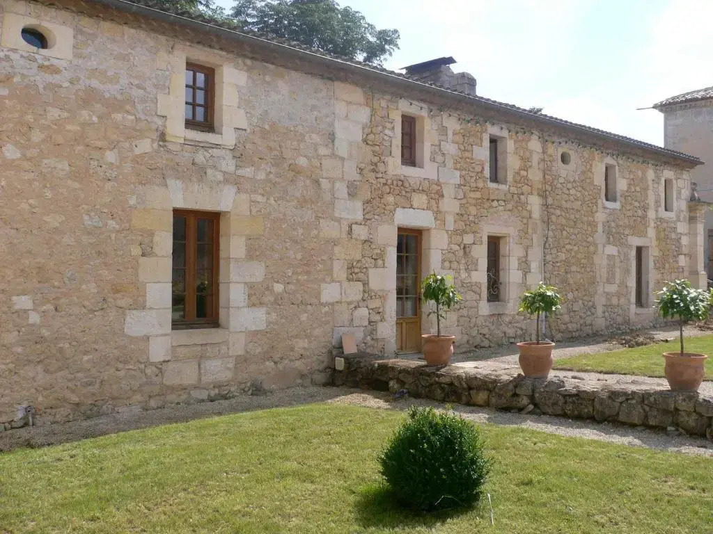 Chateau De Castelneau