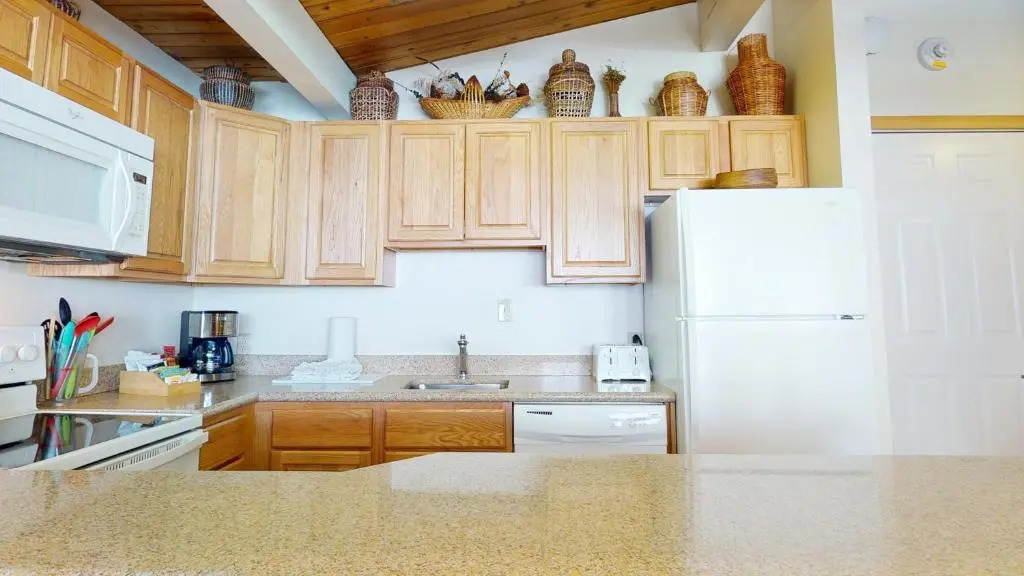 Laurelwood Condominiums Studio Premier Unit 415