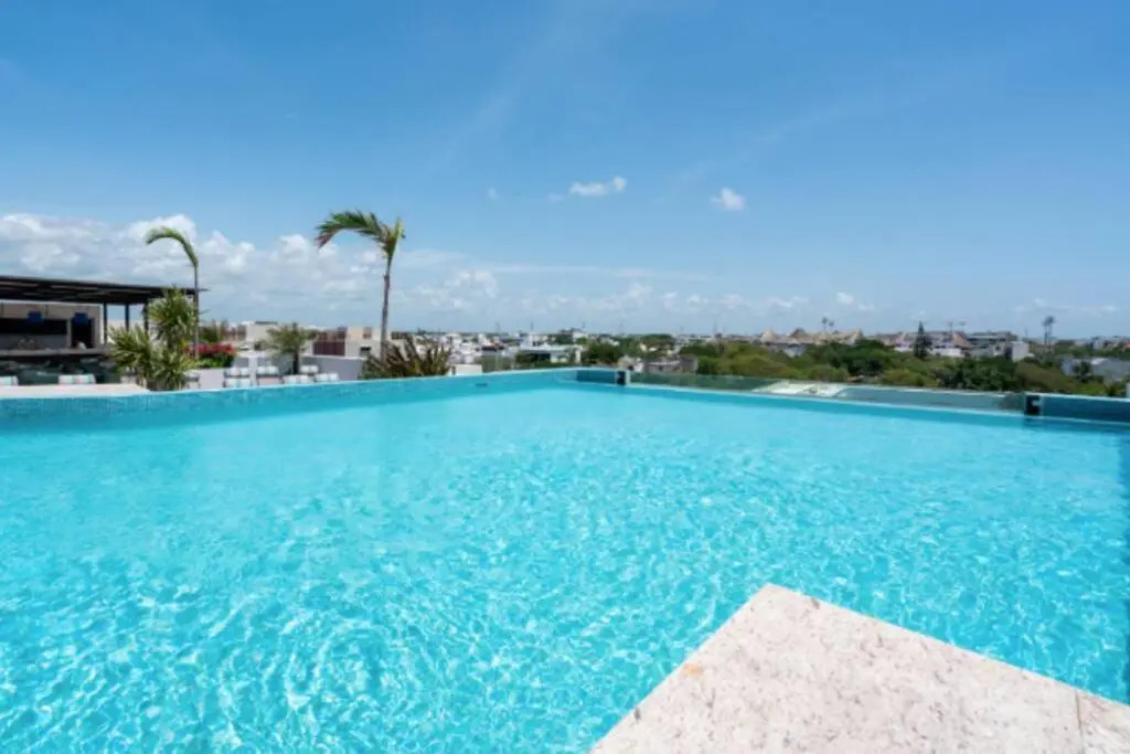 G208N Gallery Luxury Condo 5stars. Walking to the beach.