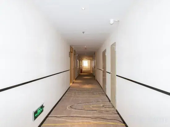 City Comfort Inn Hotel (Wuzhou High-speed Railway South Station Canghai Park)
