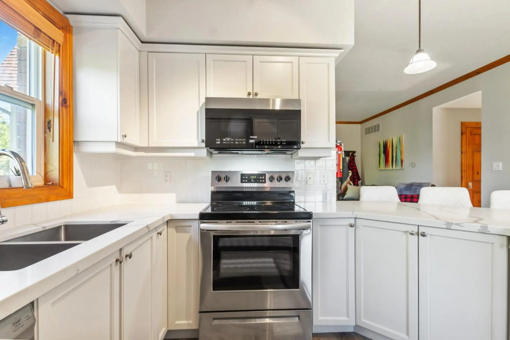220 Snowbridge w/ Free Shuttle to Village