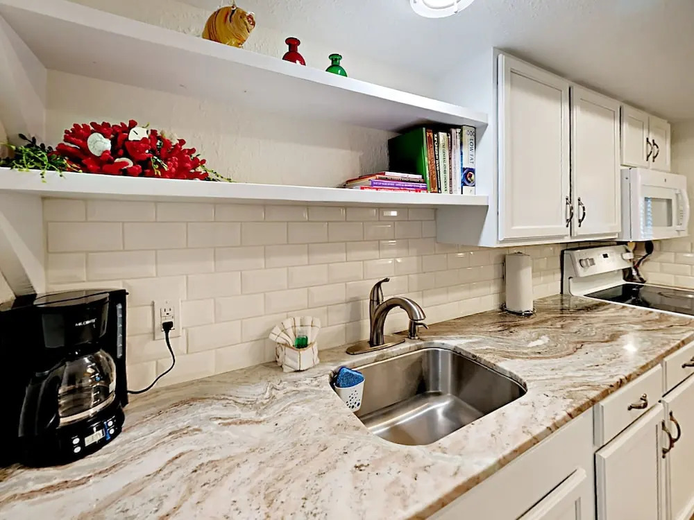 135 Sea Breeze Coastal Chic Cutie - One Bedroom Condo