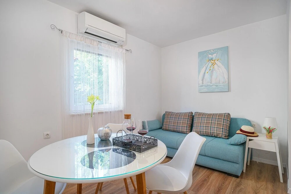 "one Bedroom Apartment for 2 People"