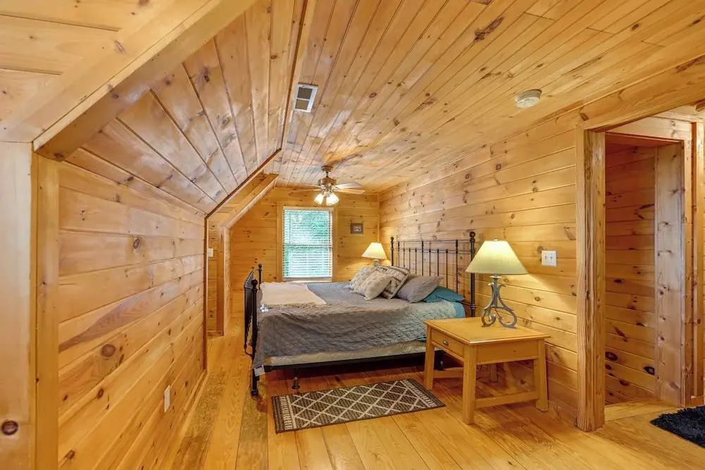 Pet-friendly Bryson City Cabin w/ Fire Pit + Deck!