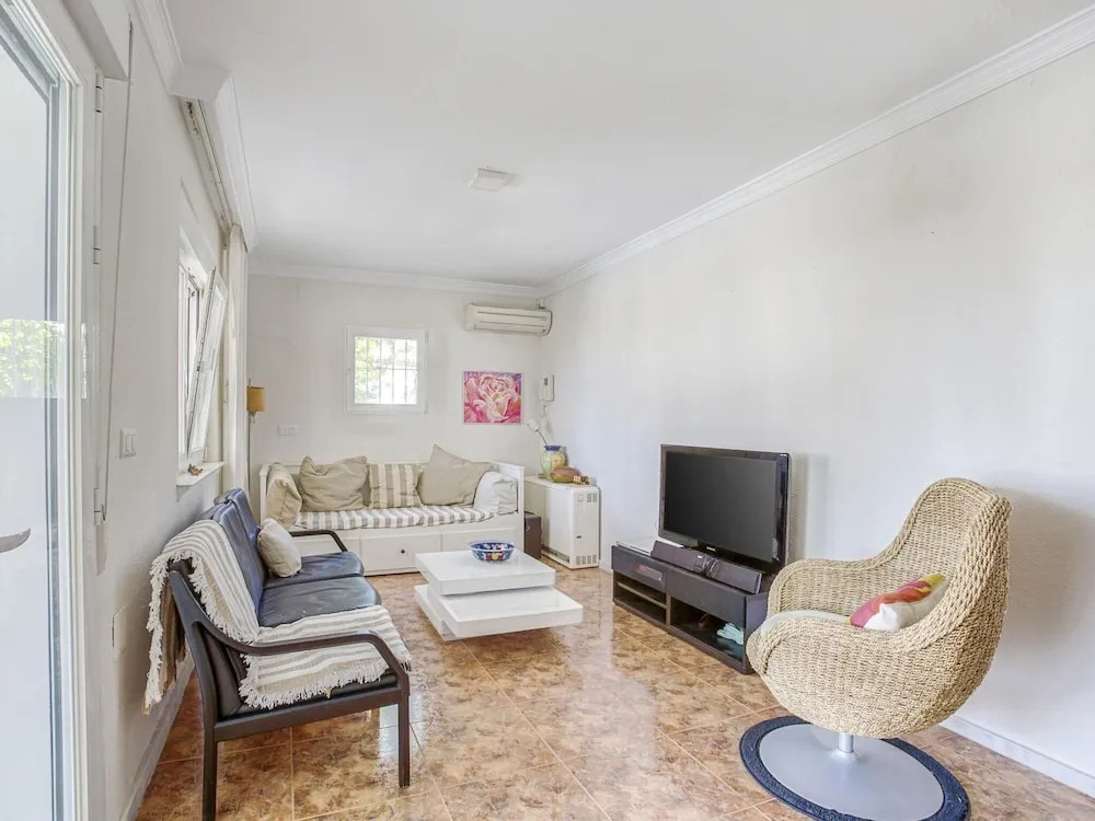 Attractive Villa in Caleta de Vélez with Private Pool