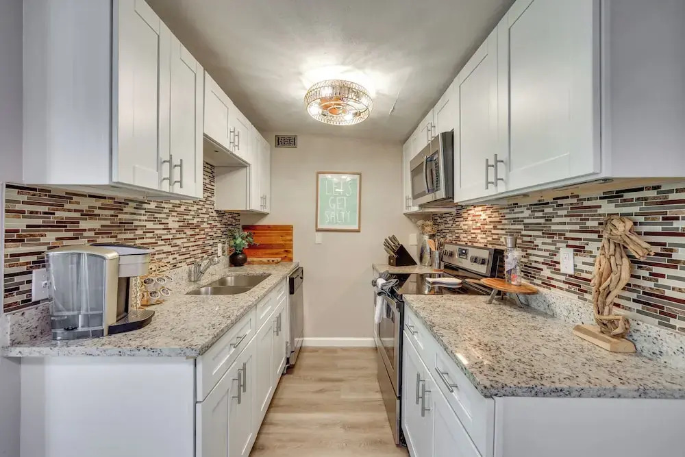 5 Blocks to Jax Beach: Getaway w/ Patio & Yard!