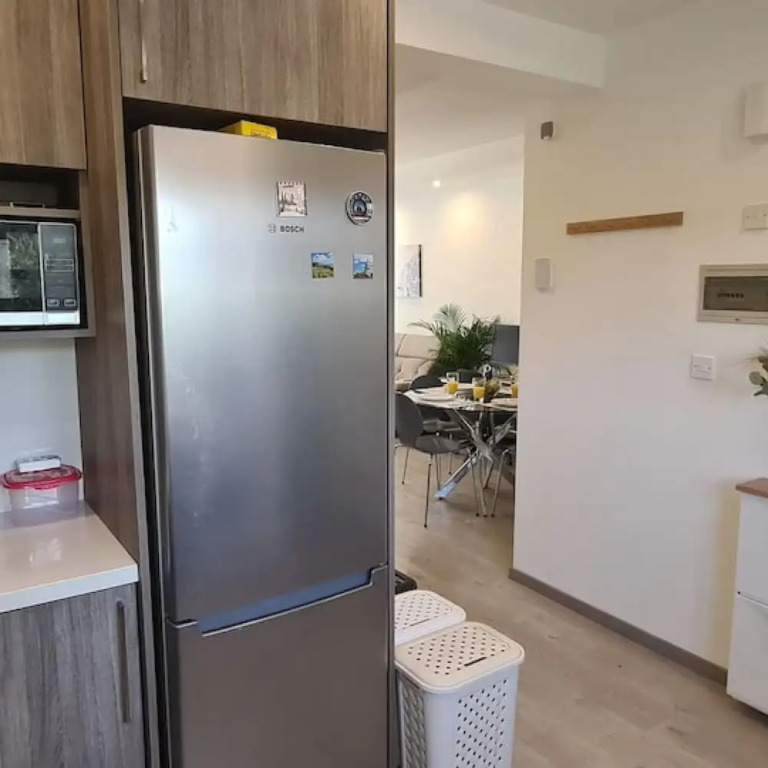 29 LIM - Downtown Retreat