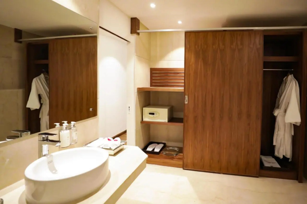 Regenta Suites Gurugram, Sector 49 Sohna Road