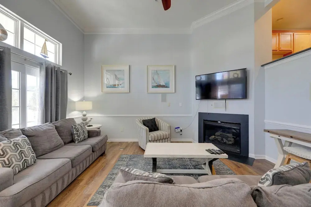 Game Room & Community Perks! Ocean View Retreat