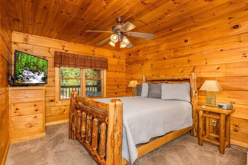 Secluded 3BR Cabin w Hot Tub Dog Friendly Sleeps12