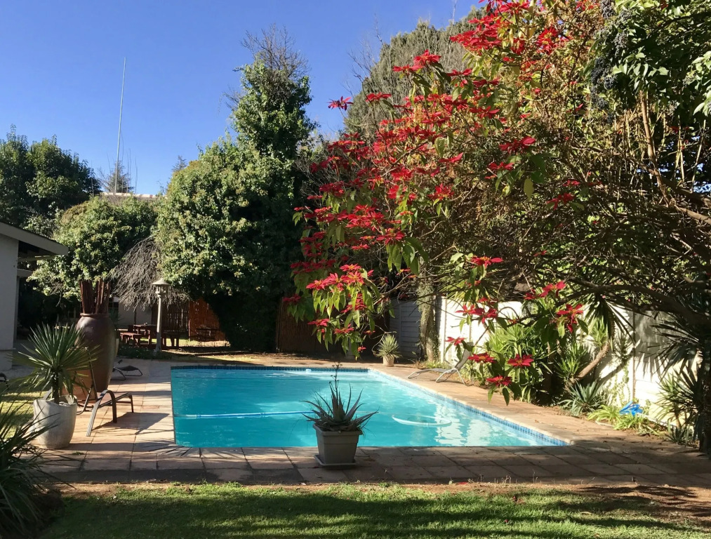 Aerotropolis Guest Lodge