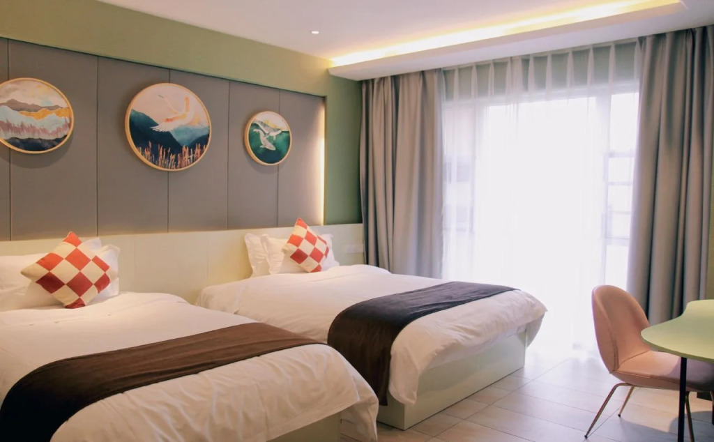 Chengdu Huanbian Art Hotel