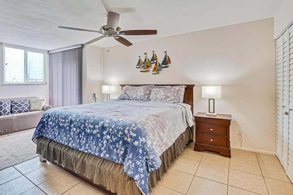 Trillium 1C Beach Front Condo With Private Balcony/updated/pool