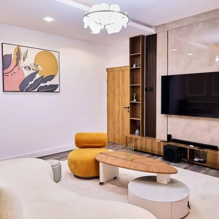 Purple Lavender Court Apartment