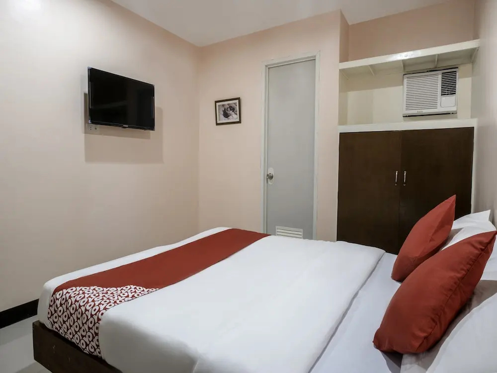 Chateau Cinco Dormitel by OYO Rooms