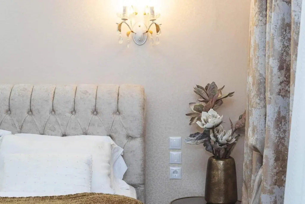 GOLDENSPACE... exquisite central studio