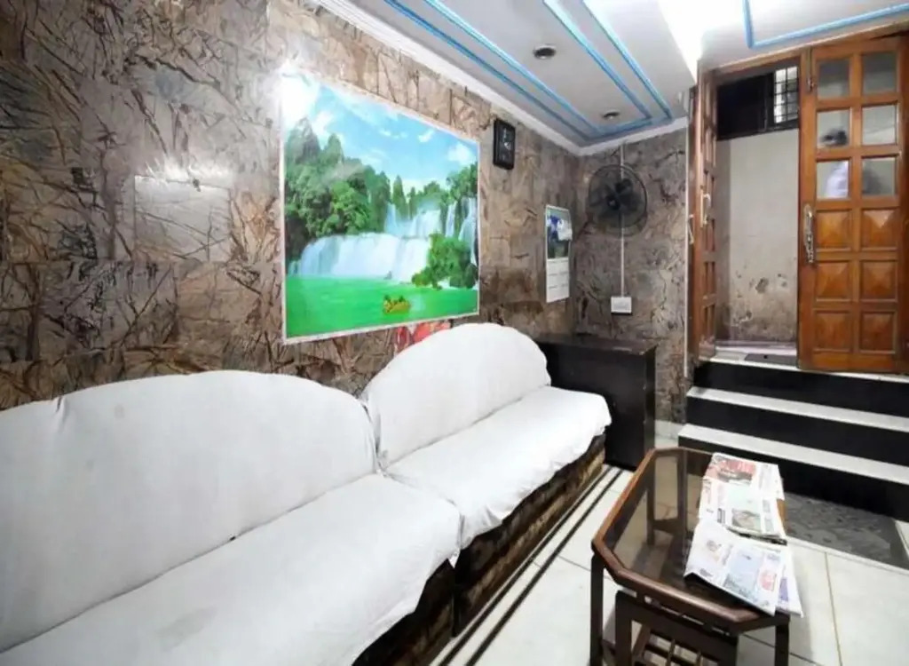 Hotel Decent Suites - Delhi Airport