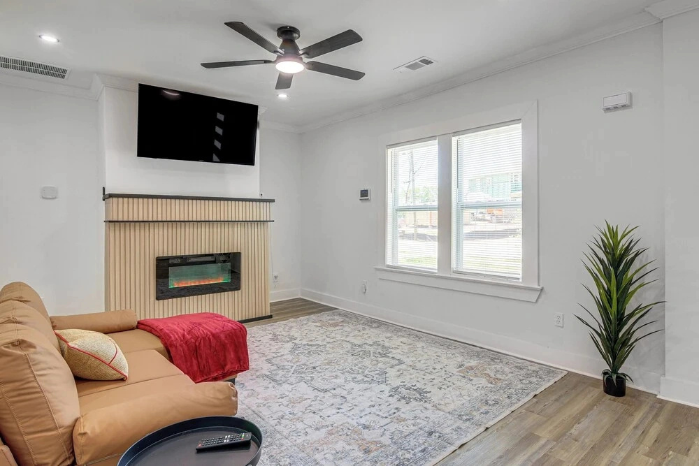 4 Mi to Mercedes-benz Stadium: ATL Home w/ Yard