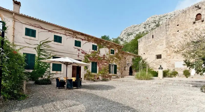 Les Cases Velles De Formentor